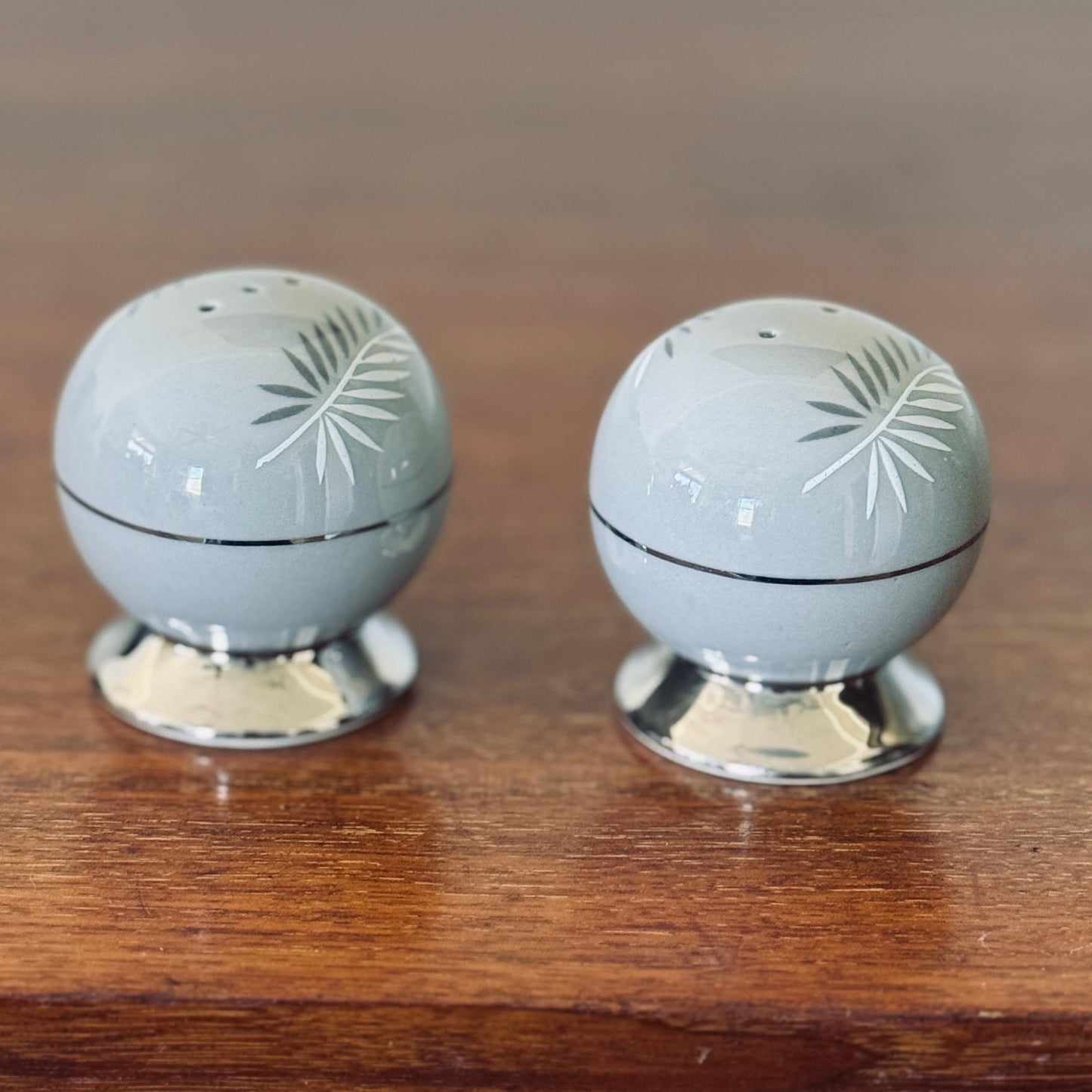 Flintridge Platinum Palm Salt & Pepper Shakers: Mid-Century Modern Porcelain