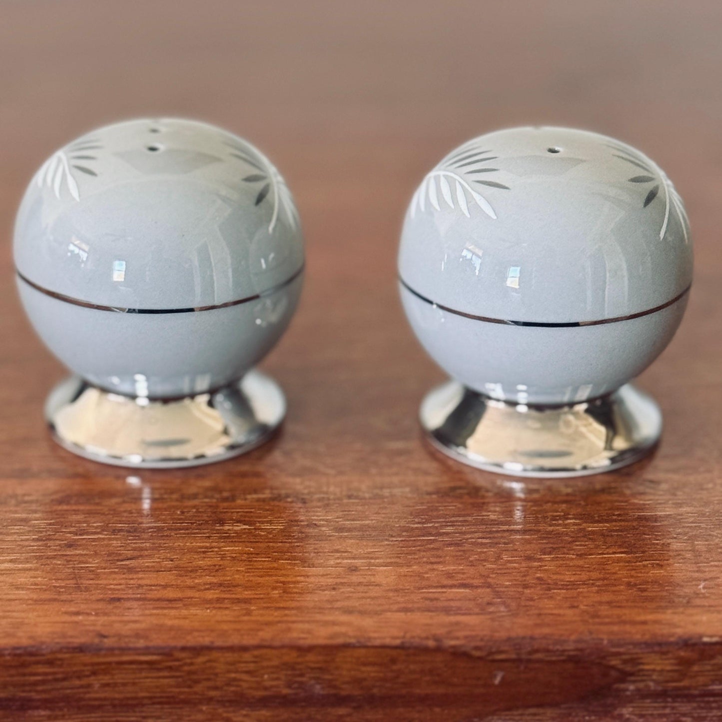 Flintridge Platinum Palm Salt & Pepper Shakers: Mid-Century Modern Porcelain