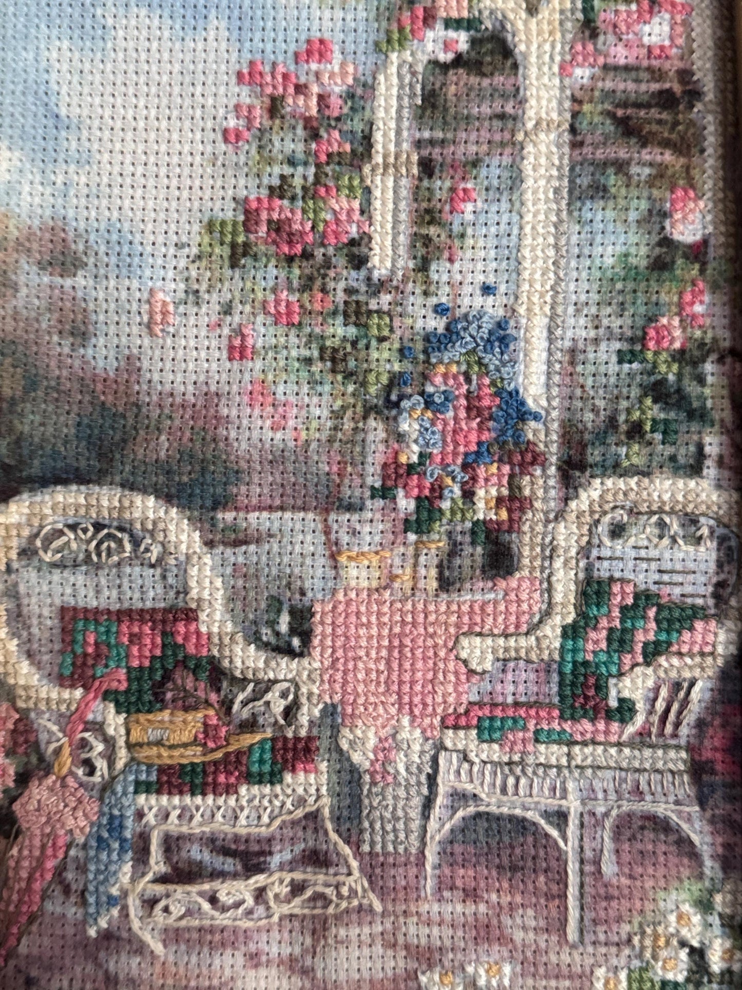 Vintage Needlepoint Crewel Framed Hand-Embroidered Floral Art Needlepoint in Ornate Gold Tone Frame