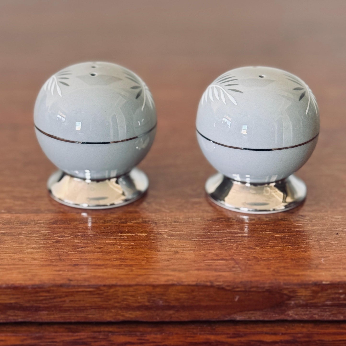Flintridge Platinum Palm Salt & Pepper Shakers: Mid-Century Modern Porcelain
