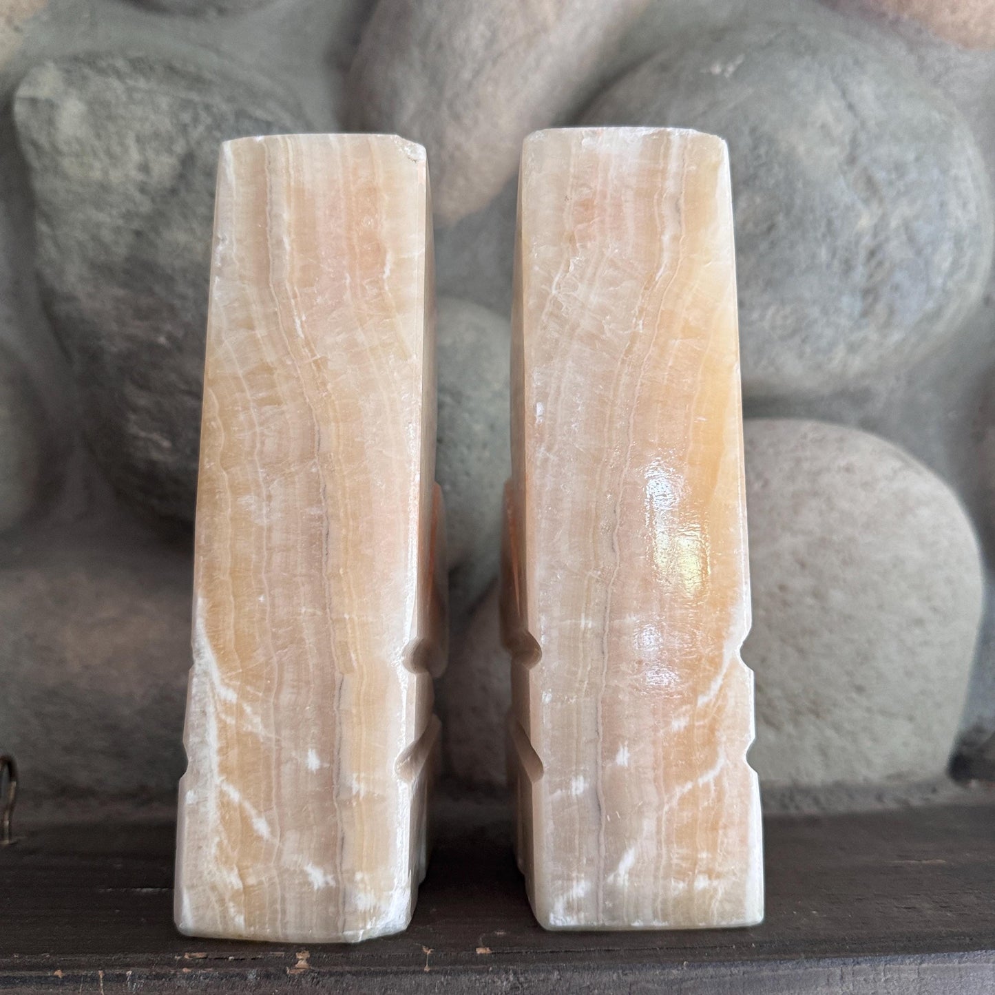 Fleur Des Lis Vintage Onyx Stone Bookends – Carved Fleur-de-Lis Shape, Earth-Toned Natural Stone