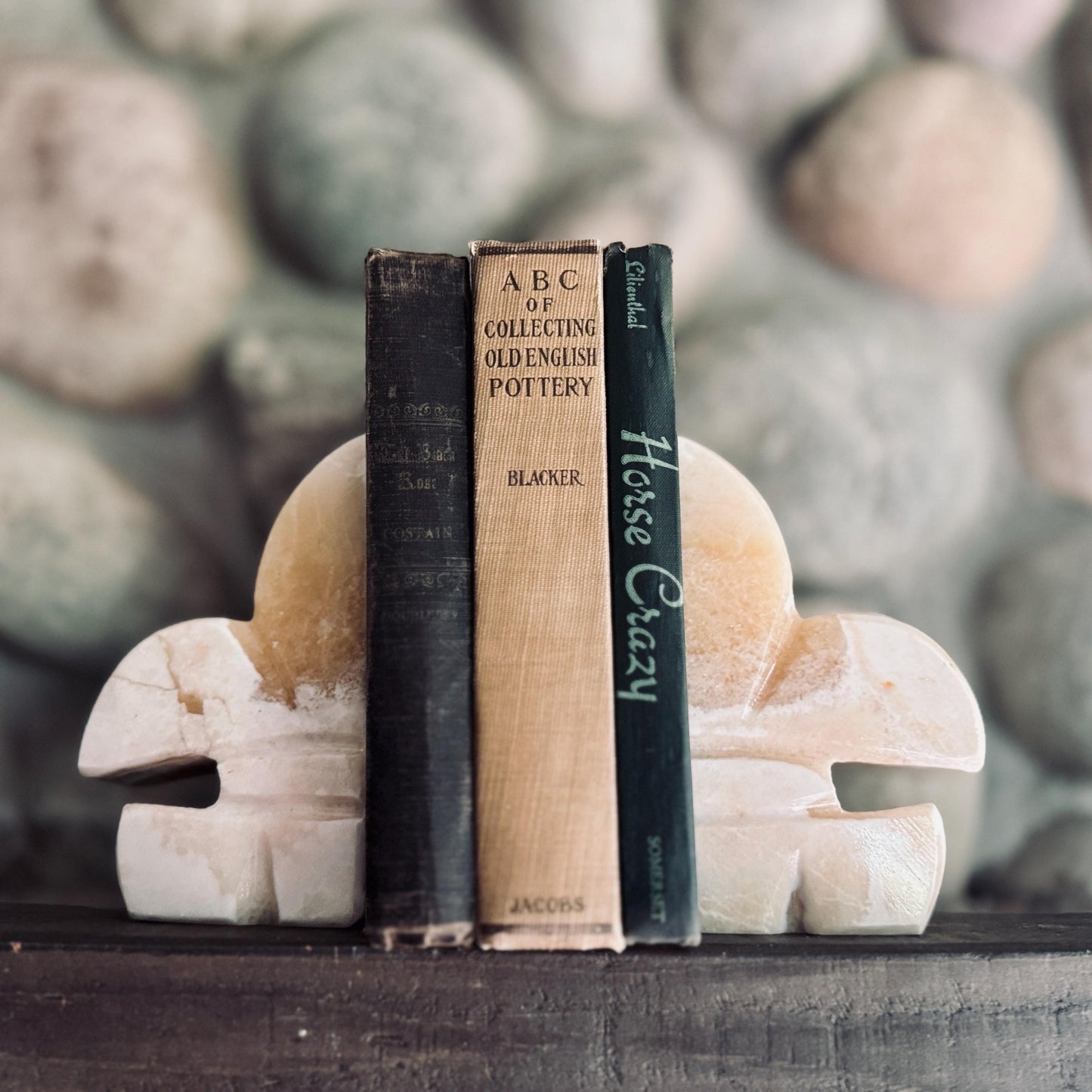 Fleur Des Lis Vintage Onyx Stone Bookends – Carved Fleur-de-Lis Shape, Earth-Toned Natural Stone
