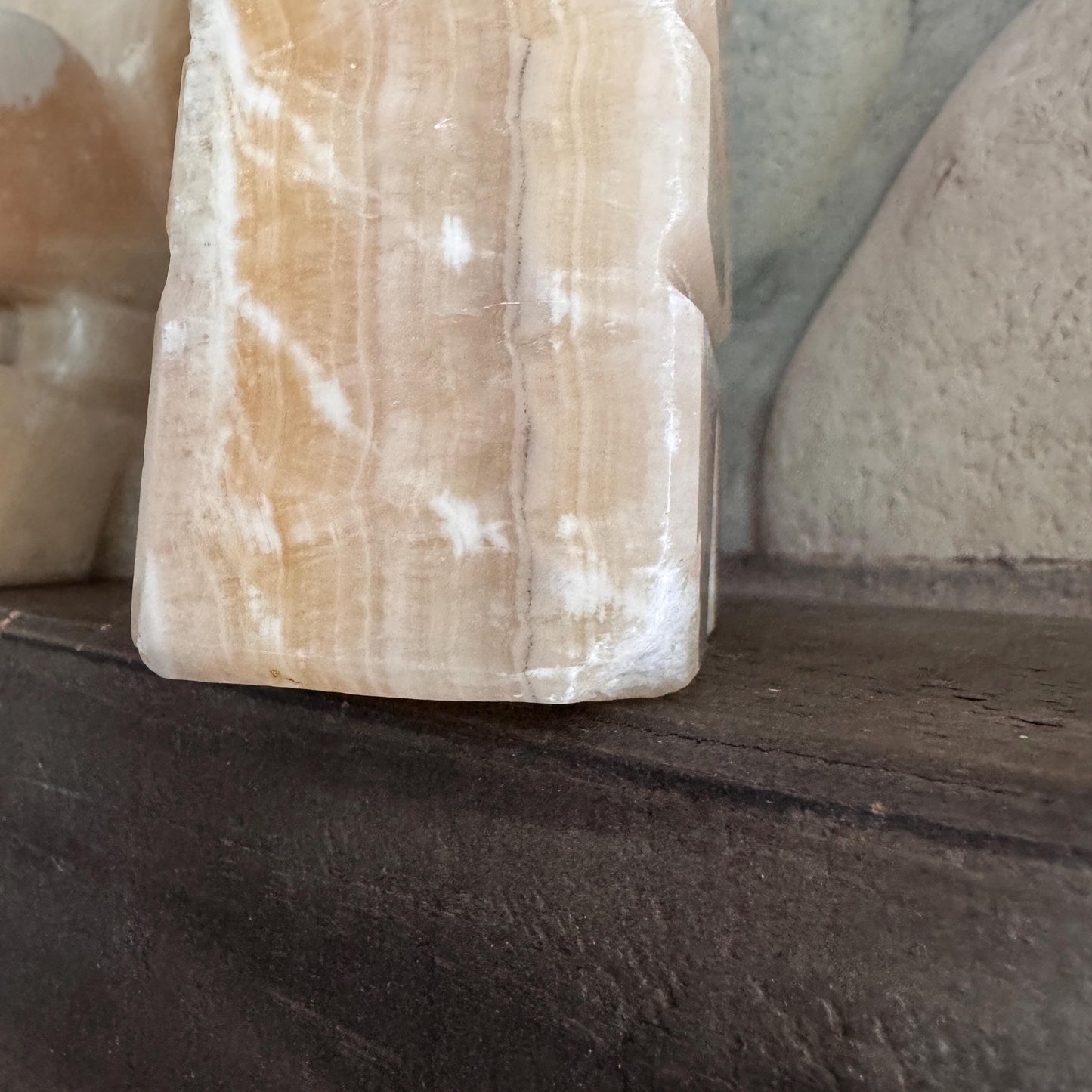 Fleur Des Lis Vintage Onyx Stone Bookends – Carved Fleur-de-Lis Shape, Earth-Toned Natural Stone