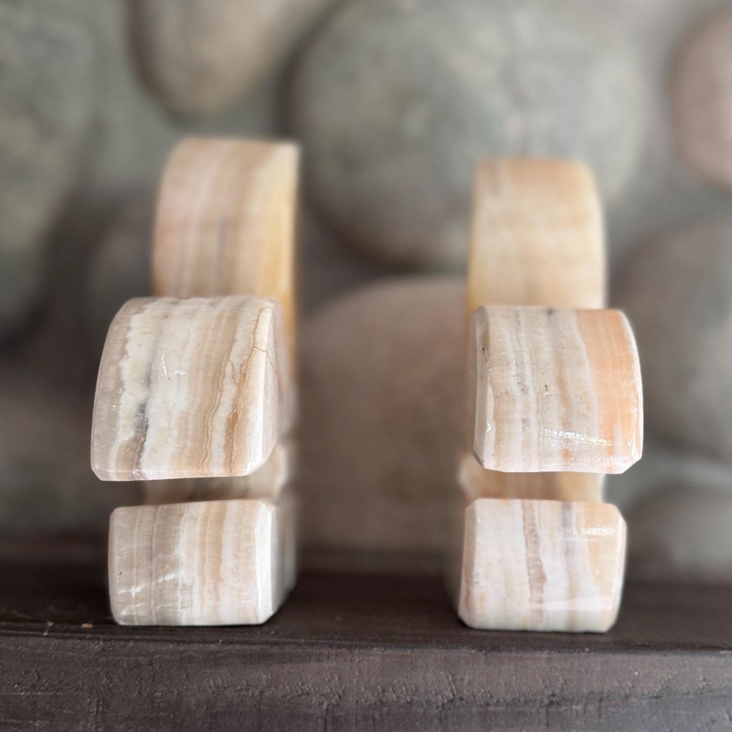 Fleur Des Lis Vintage Onyx Stone Bookends – Carved Fleur-de-Lis Shape, Earth-Toned Natural Stone